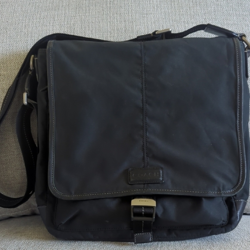 Coach Black Messenger Bag with Adjustable Strap - Picture 3 of 15